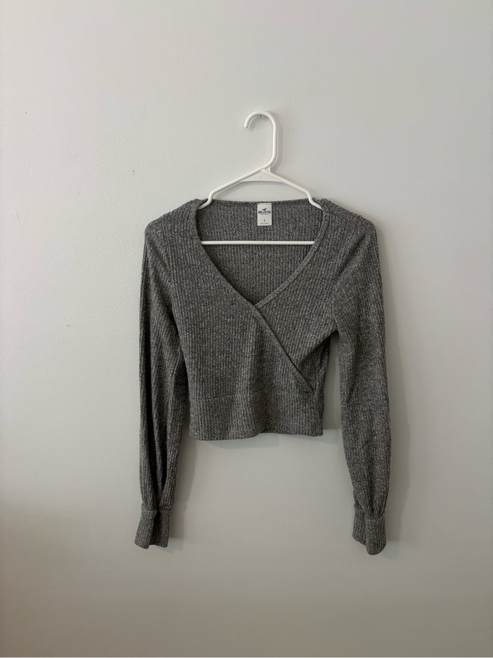 Hollister Gray Ribbed Wrap V-Neck Sweater